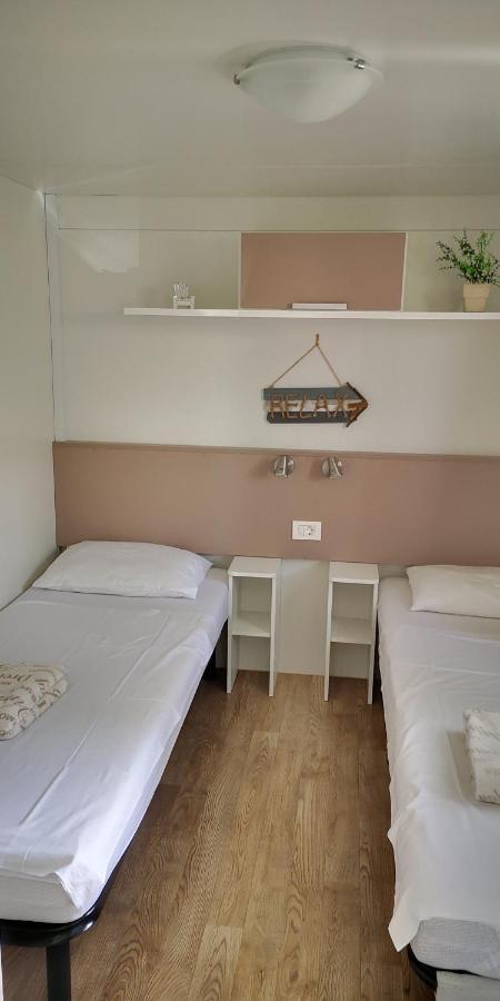 Mobile Home Lux Otok Murter Jezera Exterior foto