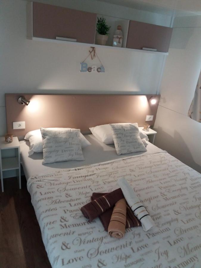 Mobile Home Lux Otok Murter Jezera Exterior foto